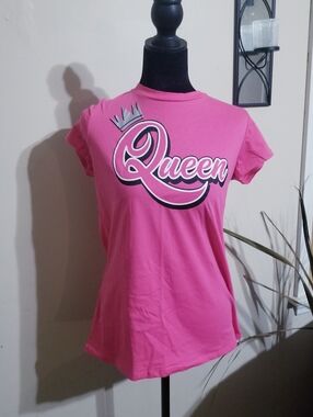 NWOT Womens graphic tee